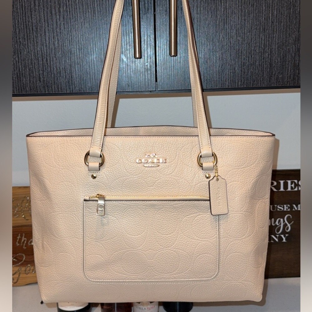 Station Tote Shoulder Bag in Signature leather - Picture 3 of 12
